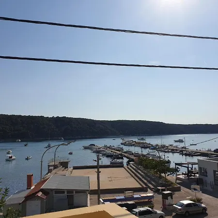 I Sobe Jusic アパート *