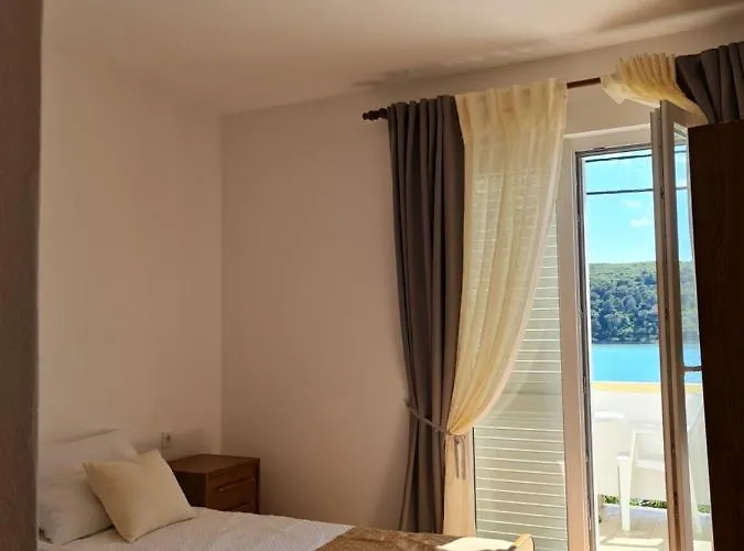 I Sobe Jusic Apartman Rab Town